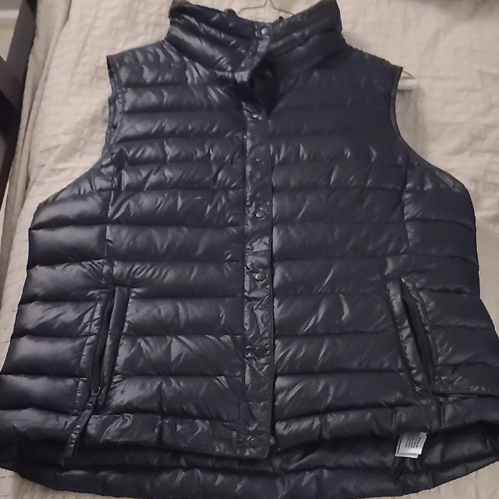 GAP Women's Black Down Puffer Vest